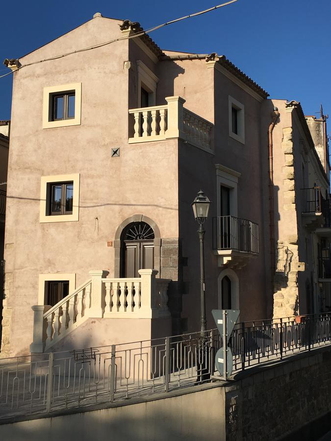 B&B Santapau Charme Living Licodia Eubea Buitenkant foto