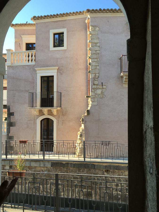 B&B Santapau Charme Living Licodia Eubea Buitenkant foto